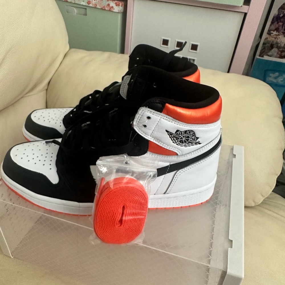 Air Jordan High - Picture 3 of 9